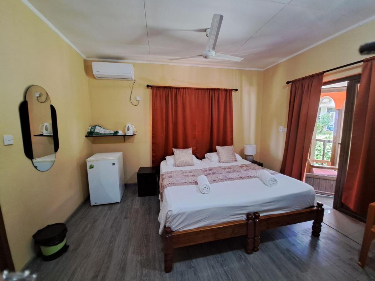 Georgina'S Cottage Beau Vallon  Exteriör bild