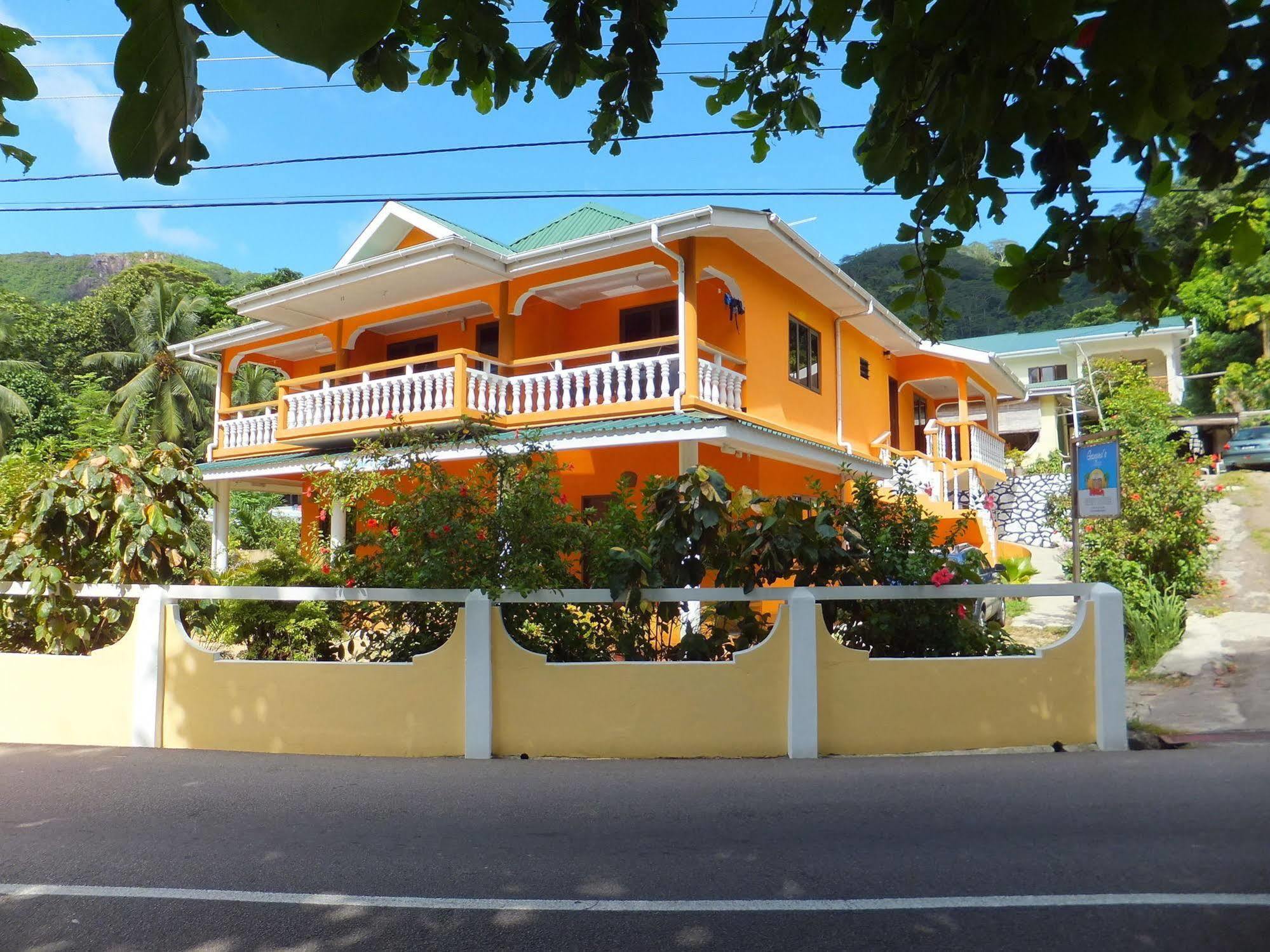 Georgina'S Cottage Beau Vallon  Exteriör bild